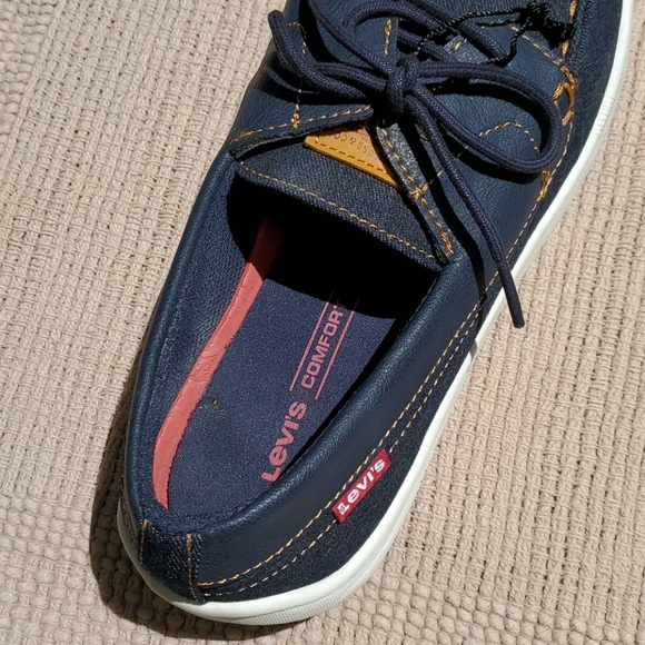 Levi's casual slip on loafer - Picture 3 of 8